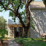 Fig & Oak Villa