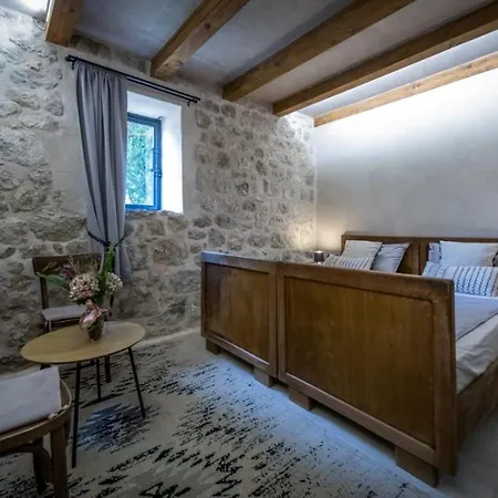 Fig & Oak Villa