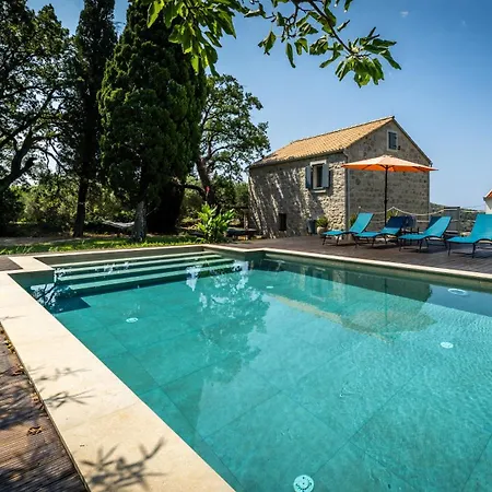 Villa Fig & Oak *